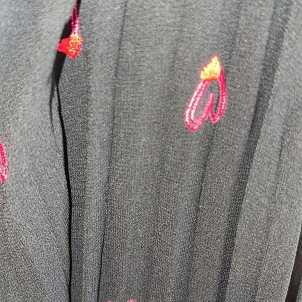 Maje Designer Embroidered Skirt Black Jengo Red and Pink Heart Midi New Size XL - Picture 6 of 6